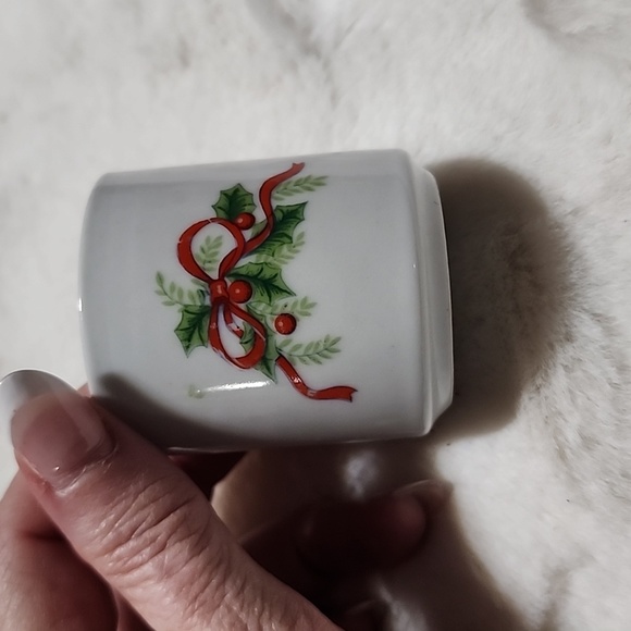 VINTAGE  CHRISTMAS DECORATIVE GLASS BOWL AND CANDLE HOLDER - Picture 6 of 9